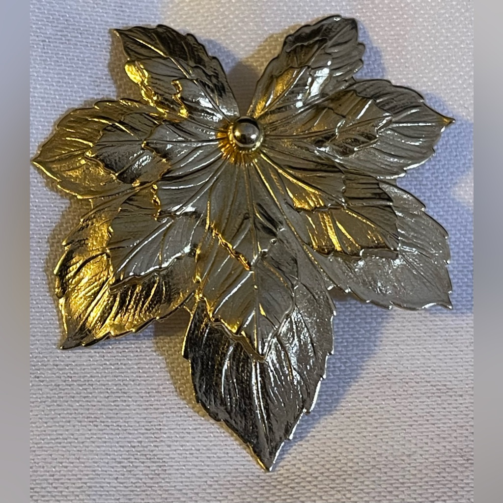 Sarah Coventry Gold Tone Brooch Pin Stacked Leaves 14$